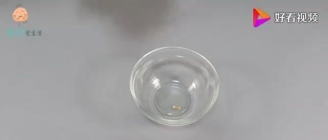 不管衣服多脏多黄,水里扔一粒“小东西”,衣服干净如新恢复本色