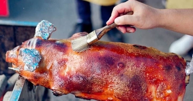 美食|去越南吃500元烤乳猪,切开才知有“猫腻”,网友:专坑外地人