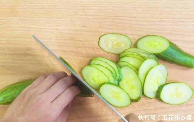 美味|挂面这样做太好吃,鲜辣爽口,荤素营养,6分钟上桌,解馋又美味