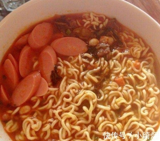 食材|泡面“离不开”的5种食材,火腿肠上榜,图五只有聪明人才想得到
