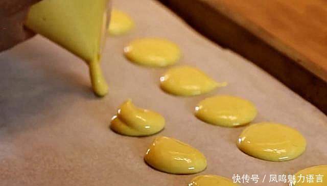 鸡蛋别再炒着吃了,学会新吃法,做成小零食,香甜酥脆,家人爱吃