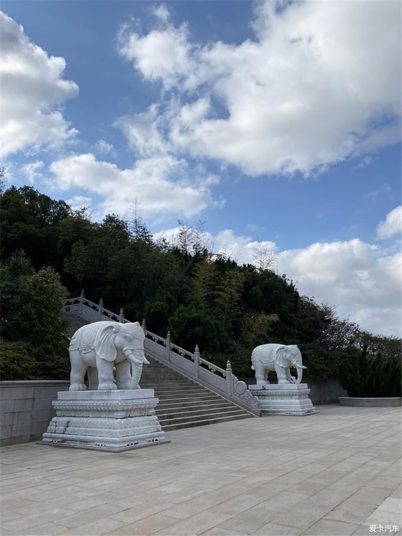 前往佛教圣地普陀山进香祈福