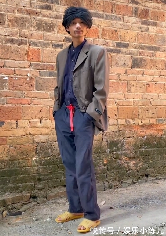 |农村卜跳拍搞笑段子走红全网,表演太有趣,每看一次笑一次