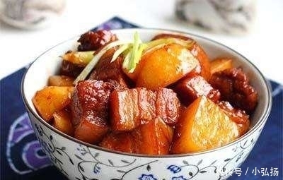 吃起来|教你土豆烧肉的家常做法,简单方便,又解馋,孩子隔三差五吵着要
