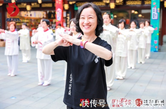 百人|“黃浦·我來賽”豫園九曲橋百人太極展演活動在豫園舉行