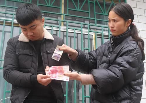 金钱观|抠门的父母,养不出有格局的孩子:别打节俭的旗号妨碍孩子成长