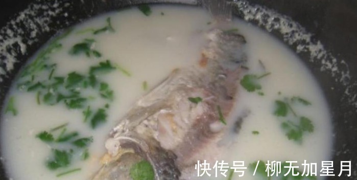 炖鱼汤,做好5个重要步骤,出锅后汤白味道香,不发黑没腥味!
