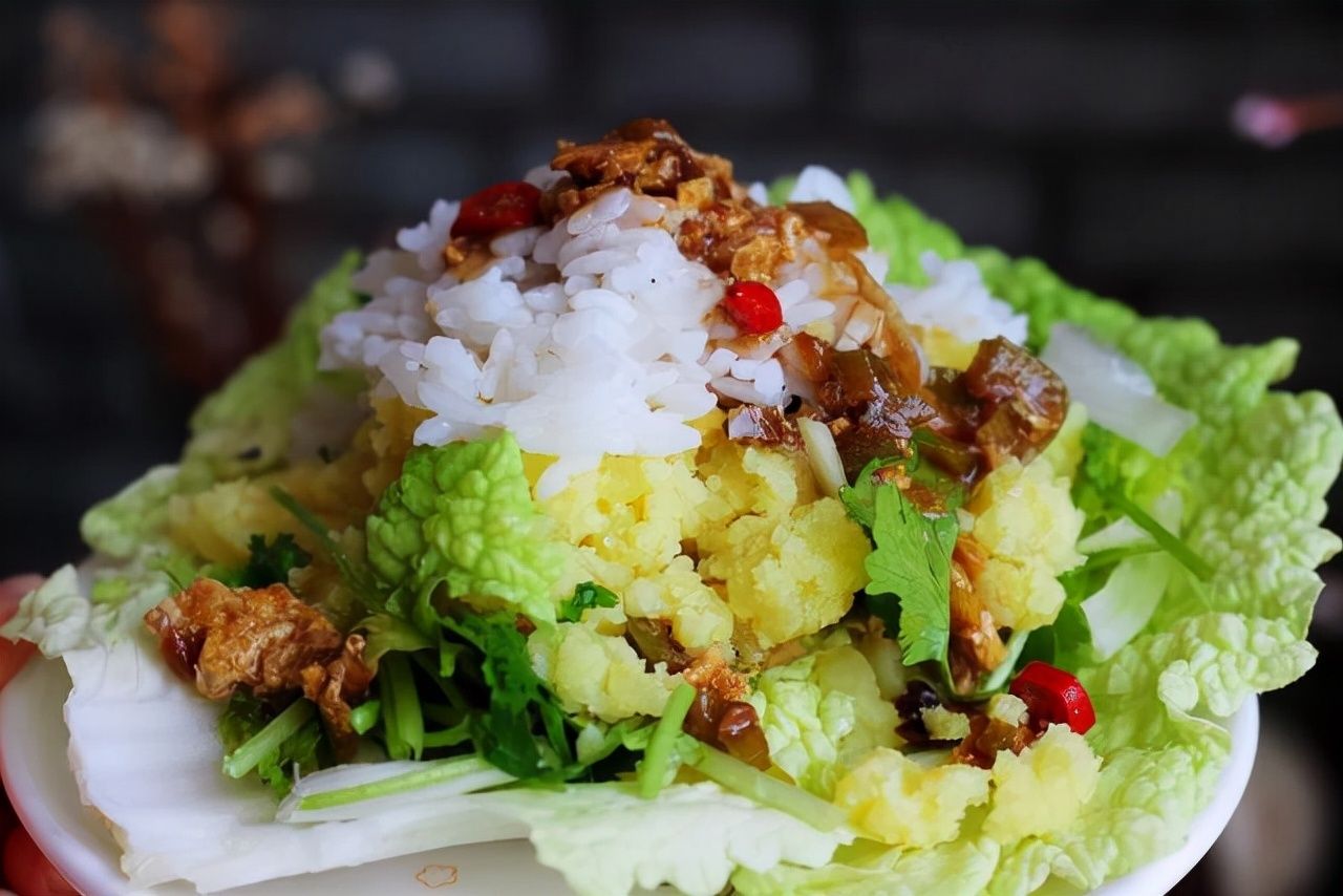 东北经典菜肴：私房菜包饭，荤素搭配，酱香十足，超级好吃