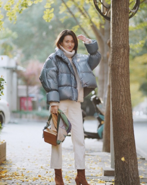 紧身裤 穿来穿去,还是更爱“阔腿裤”,遮肉显瘦又百搭,咋穿都好看