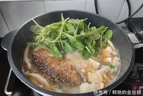 鲫鱼豆腐汤|豆腐和它才是天生一对，这样吃，补钙补脑长高个，刚上桌就被抢光