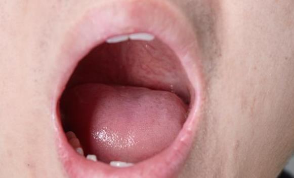 身体好不好看头发就知,“白发”的生长位置,暴露了你的身体情况