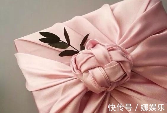 一块布打两个结,变身大容量高颜值收纳包,几十种折法好强大