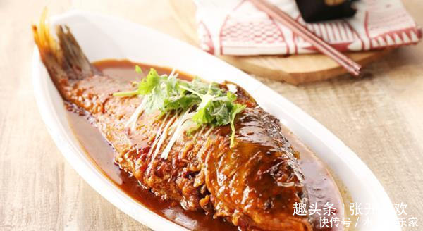 炖鱼时，加醋加酒去腥是大错特错，放“它”才正确，一点都不腥