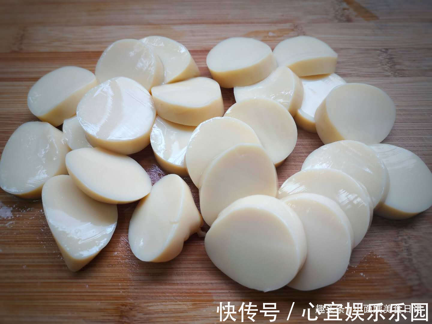 秋天，儿子最馋这道蒸菜，不加一滴油，蒸一蒸10分钟上桌，特鲜美