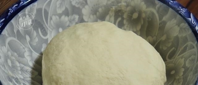 蒸包子时,别再直接上锅蒸了,记住3个诀窍,包子松软好吃不塌陷