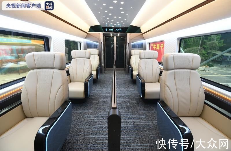 车窗|无人驾驶、5G、主动防撞……来看中车新下线的新型都市快轨列车
