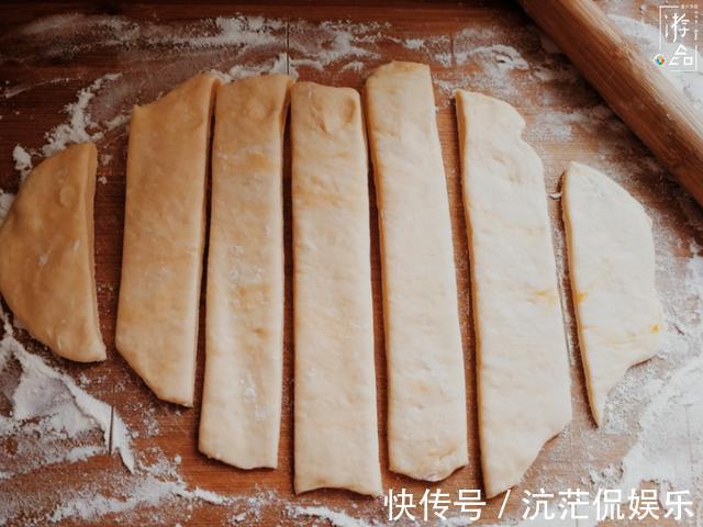 面粉|在家炸油条详细解析提前一天用温牛奶和面，下锅前必须使劲拉扯