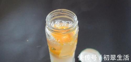 橘子皮|橘子皮放进白醋里泡一泡, 能为家里省下不少钱, 看完您会感谢我的