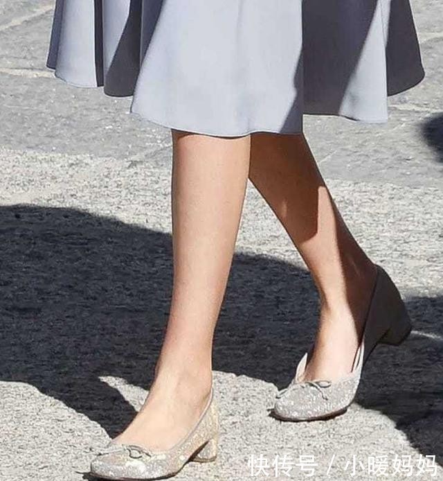 姐妹花|这朵西班牙姐妹花很少见,劳拉的蓝色连衣裙和她姐姐一样高