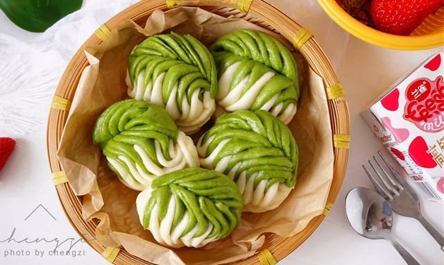 晒我做的早餐，让人眼前一亮！暄软好吃，网友：花卷也能如此惊艳