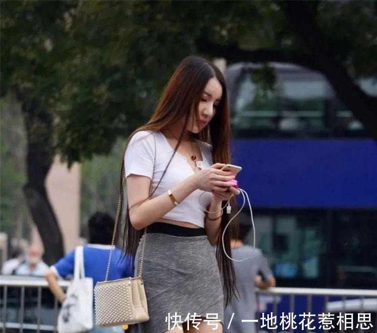 丰腴|街拍 丰腴身材搭配包臀裙, 街头时尚达人的标配!