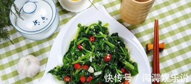 炒青菜|夏天炒青菜,别直接下锅,焯水也不对,记住这两点,翠绿不出水!