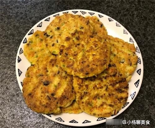 好吃|豆腐新吃法，不蒸不煮，揉成“饼”锅里一煎，营养又好吃