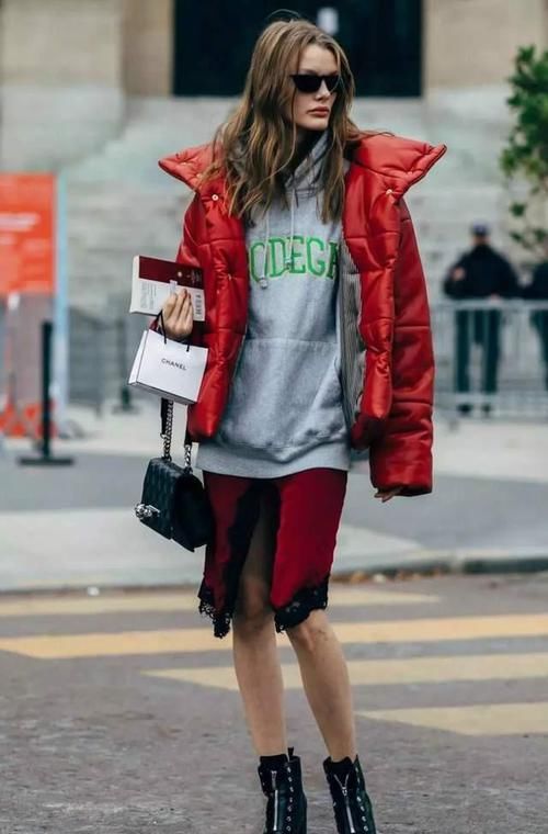 ?穿来穿去，还是觉得羽绒服最配“裙子”，时髦显气质，还保暖