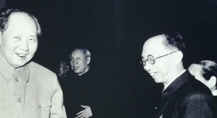 胡闹|下班坐公交被喊皇上，群臣三叩九拜，溥仪呵斥胡闹！