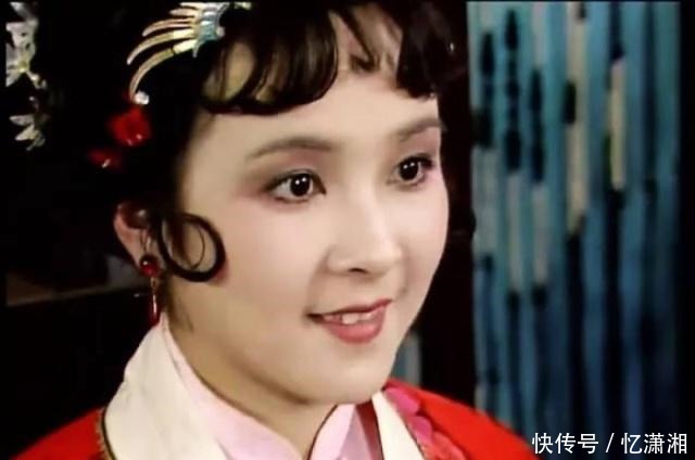 实则|红楼梦,完美女孩宝琴出场意义何在看似她最优秀,实则在夸黛玉