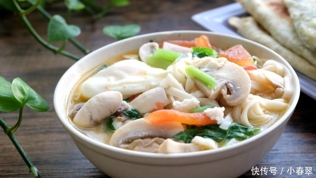 世上美食千千万,孩子最爱还是妈妈煮的面,比山珍海味都香