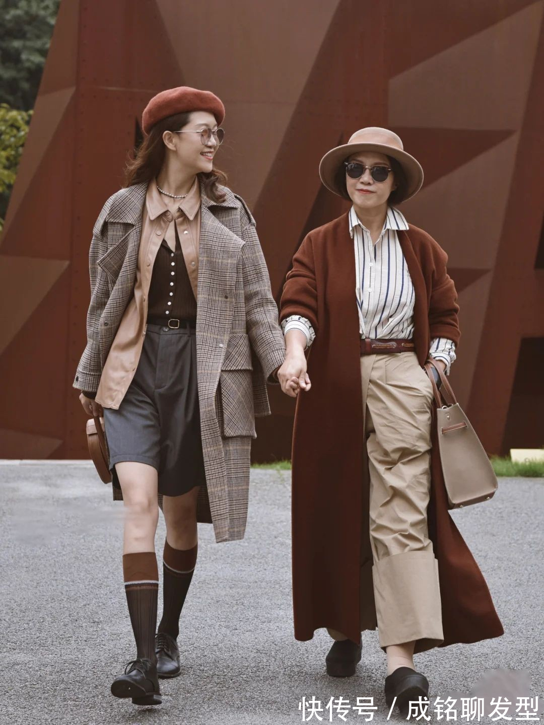 大地色|“妈妈辈”也可以很时尚,今年很火的大地色搭配,60岁穿更显年轻