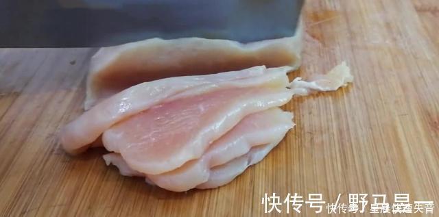 蒸米粉|8块钱的鸡胸肉,按这方法做,外酥里嫩,来客人就是一盘压轴菜