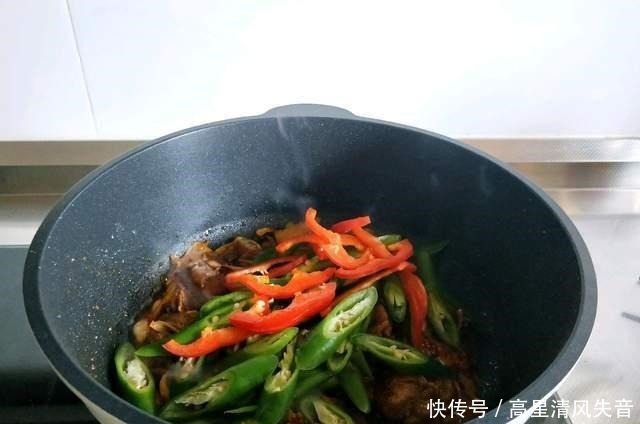 道菜|这道菜太下饭了,麻辣鲜香的家常小炒肉,香酥可口甜咸适中,好吃