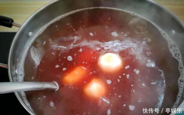 红豆和它天生一对，早晚喝点，排出体内湿气、毒素，体重更轻了