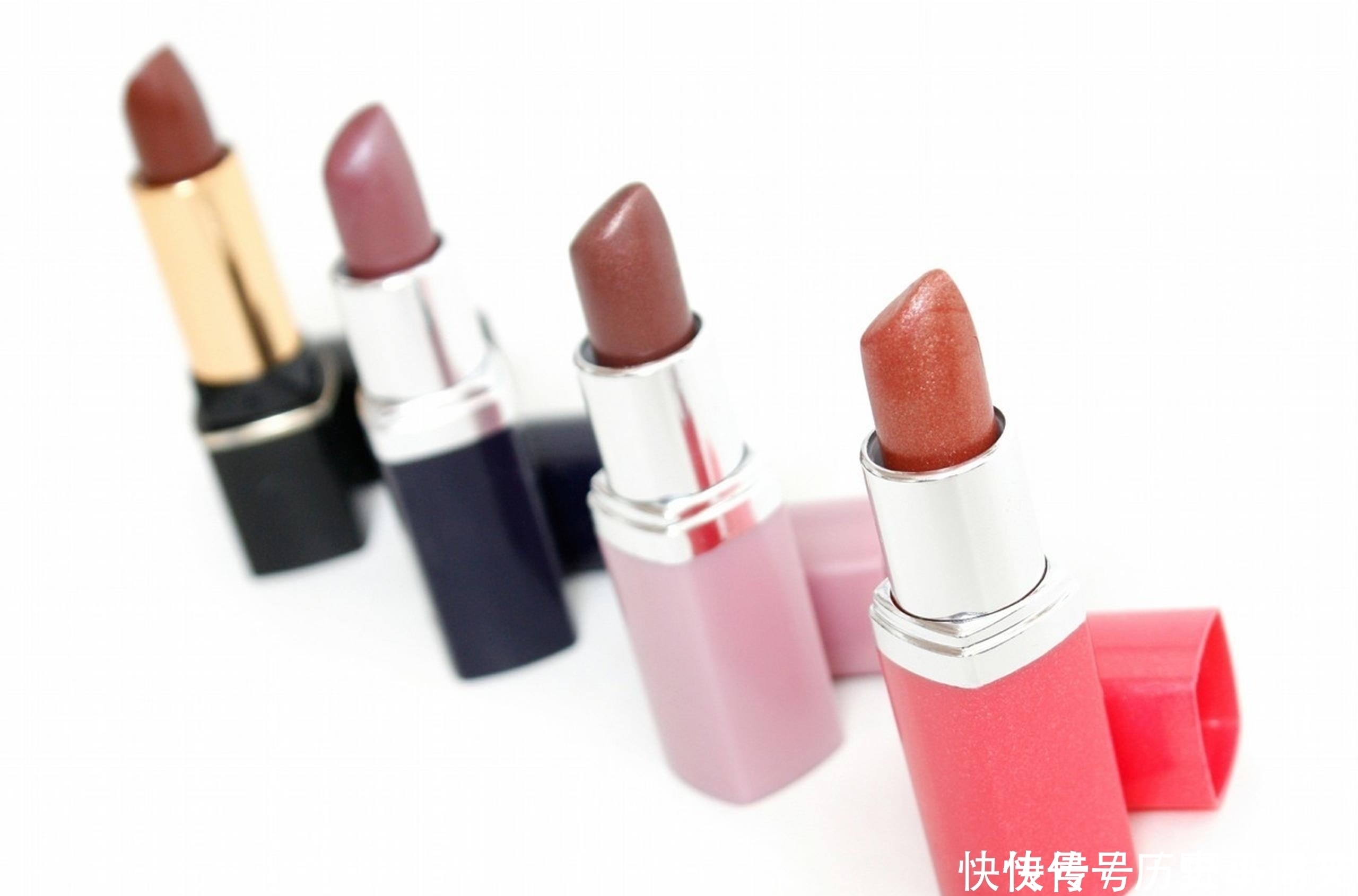 直播|网友羡慕口红一哥李佳琦,满柜口红极度奢侈,现实生活却惹人怜悯