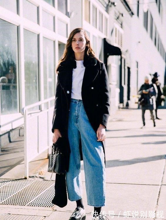 直筒裤 最近火了一种“显高穿法”，叫“大衣+九分裤”，最适合小个子！