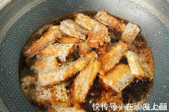 带鱼好吃有窍门,记住这3点,鱼肉鲜嫩无腥味,不松散不油腻