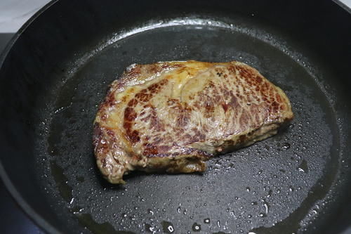 买牛排时，只要包装上有这2个字的，全都是合成牛排，买时得留心