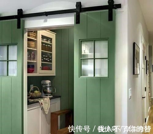 推拉门|头一次见厨房装这种推拉门,不得不感叹太聪明了,后悔我家才发现!