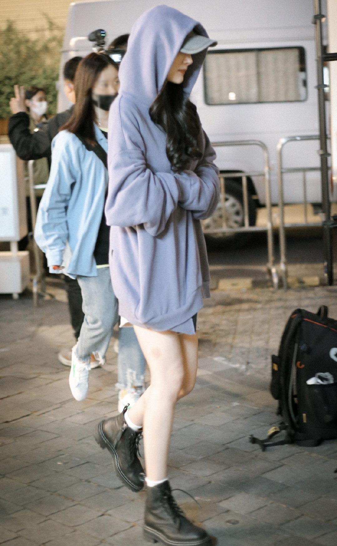 版型|章泽天不光是成功女企业家,还是潮流达人,上松下紧穿搭高级洋气