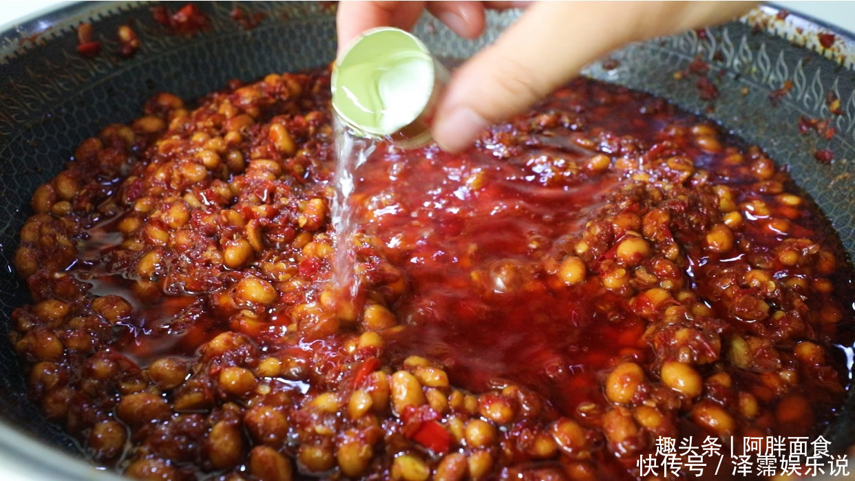 好吃|黄豆酱最简单做法,上手快做出来又好吃,配馒头一顿我能吃3个