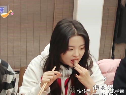 有一种“吃货”叫杨超越,无视节目组镜头,完全不顾女神形象!
