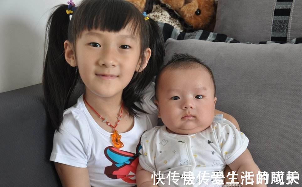 小李生|二胎宝宝求抱抱,姐姐的处理方式让宝妈心头一热,网友:太幸福了