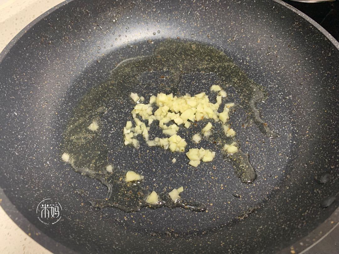 这菜鲜香下饭，不油腻，好吃得不得了，就连朋友都在讨着要秘方