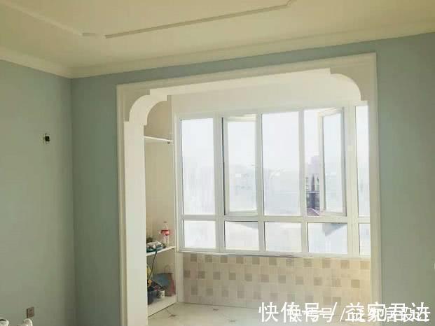 物业|楼上装修，直接把飘窗砸了包进客厅，物业看了不罚款却夸真好看！