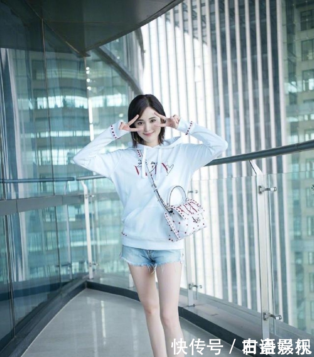 卫衣下面少配打底裤,今春跟着明星学穿搭,时髦气质美到爆