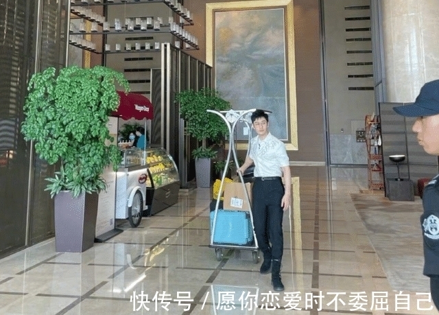丁真|《中餐厅5》开始录制，黄晓明回归不见龚俊宁静，行李数量是亮点