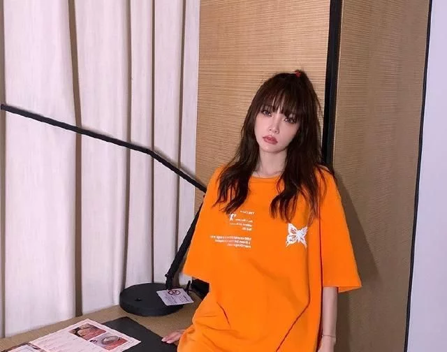 李小璐痴迷网红少女风写真 双马尾扮萝莉不要太嫩图2