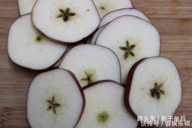 教您一道苹果芝麻饼,样式好看还香甜,过节端上桌,家人都爱吃